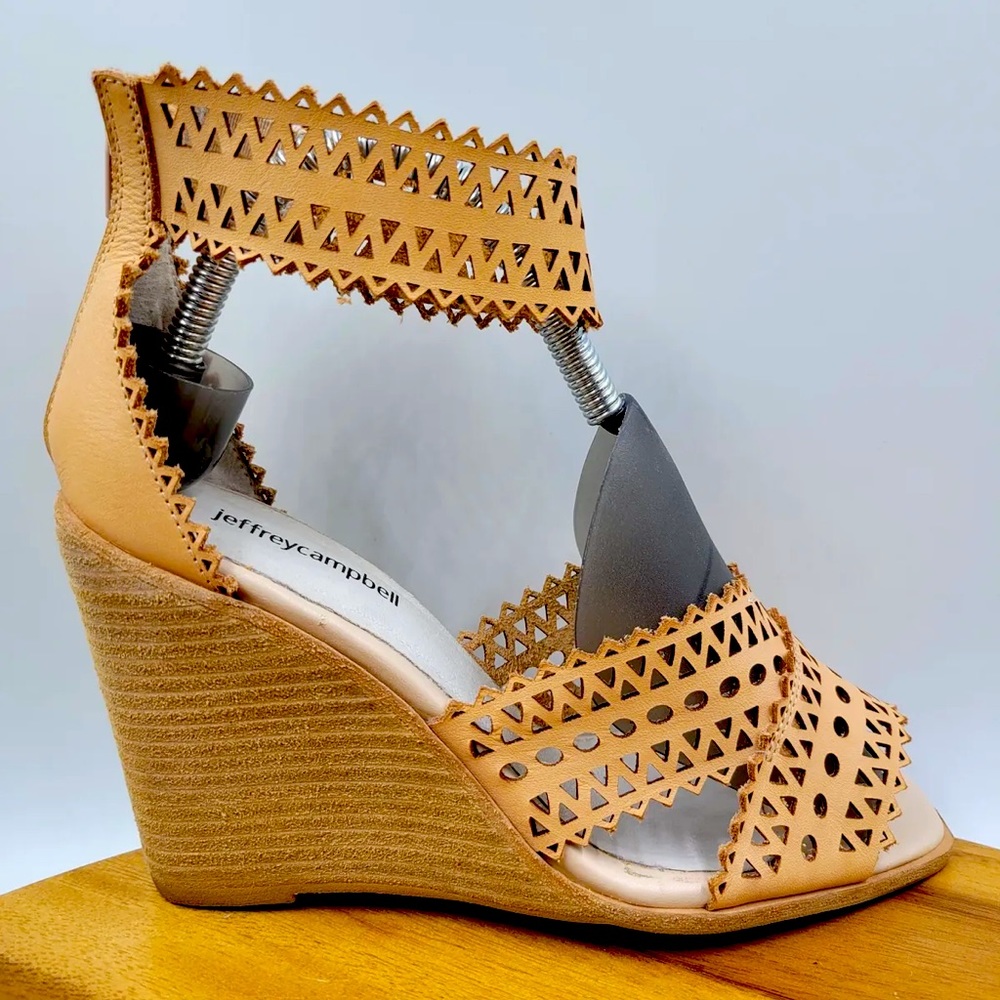 Jeffrey Campbell Besante wedge sandals in tan. Size 10